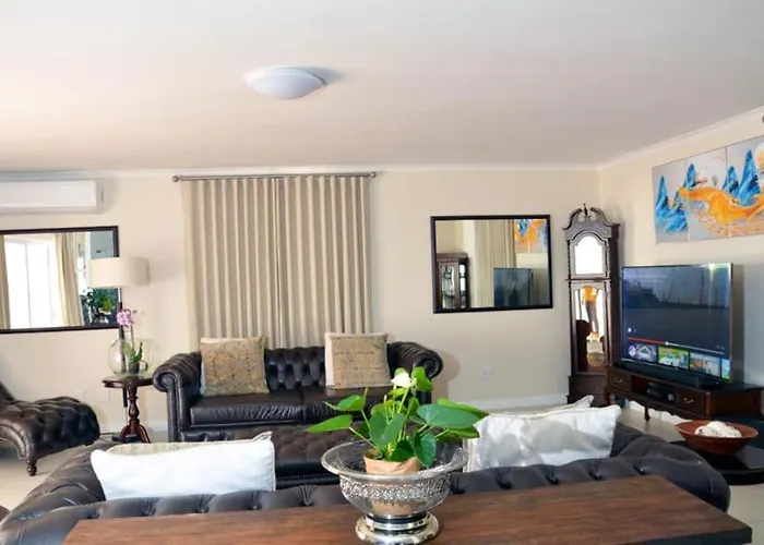 Spacious 4 Bdr Holiday Home With Mountain Views ,Pool And Solar Backup