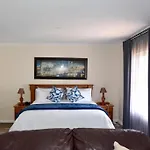 Spacious 4 Bdr Holiday Home With Mountain Views ,Pool And Solar Backup