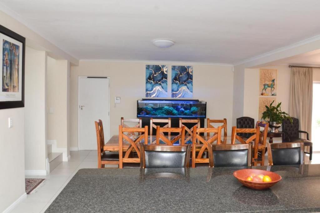 Spacious 4 Bdr With Mountain Views ,pool And Solar Backup Holiday home *