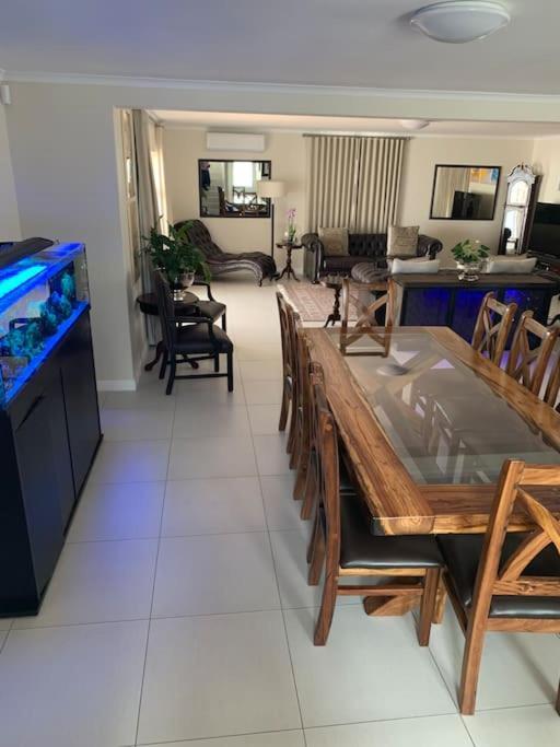 Spacious 4 Bdr With Mountain Views ,pool And Solar Backup