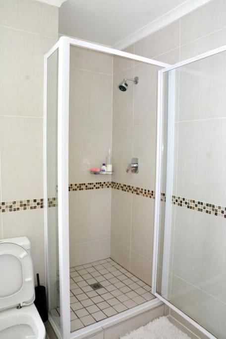 Spacious 4 Bdr With Mountain Views ,pool And Solar Backup Holiday home