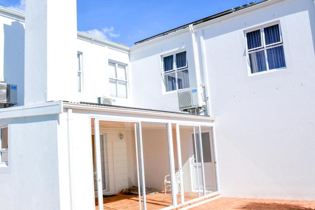 Spacious 4 Bdr With Mountain Views ,pool And Solar Backup