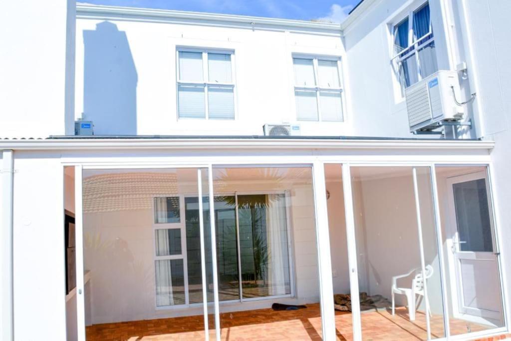 Spacious 4 Bdr With Mountain Views ,pool And Solar Backup Holiday home