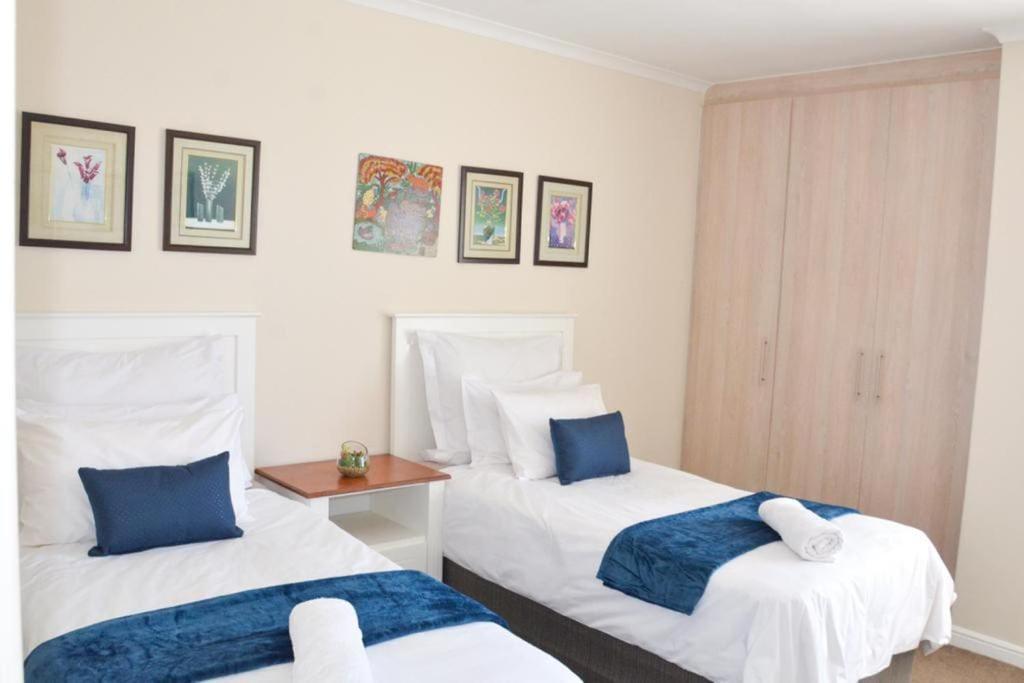 Spacious 4 Bdr With Mountain Views ,pool And Solar Backup Holiday home