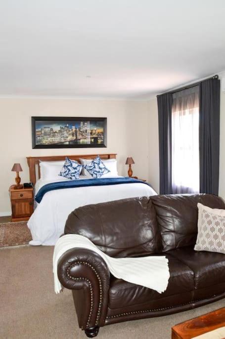 Spacious 4 Bdr With Mountain Views ,pool And Solar Backup Holiday home *