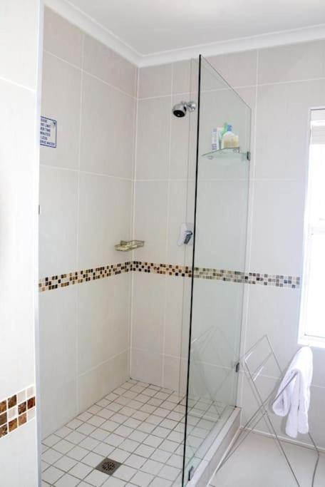 Holiday home Spacious 4 Bdr With Mountain Views ,pool And Solar Backup *